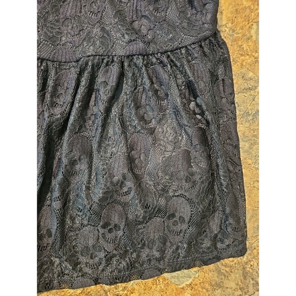 Hot Topic Black‎  Lace-Skull Babydoll Tank Top Size Small NWT (B9) - Picture 2 of 6